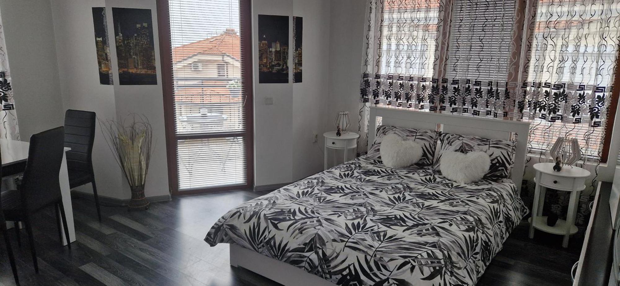 Black And White Apartment Karlovo Exterior foto