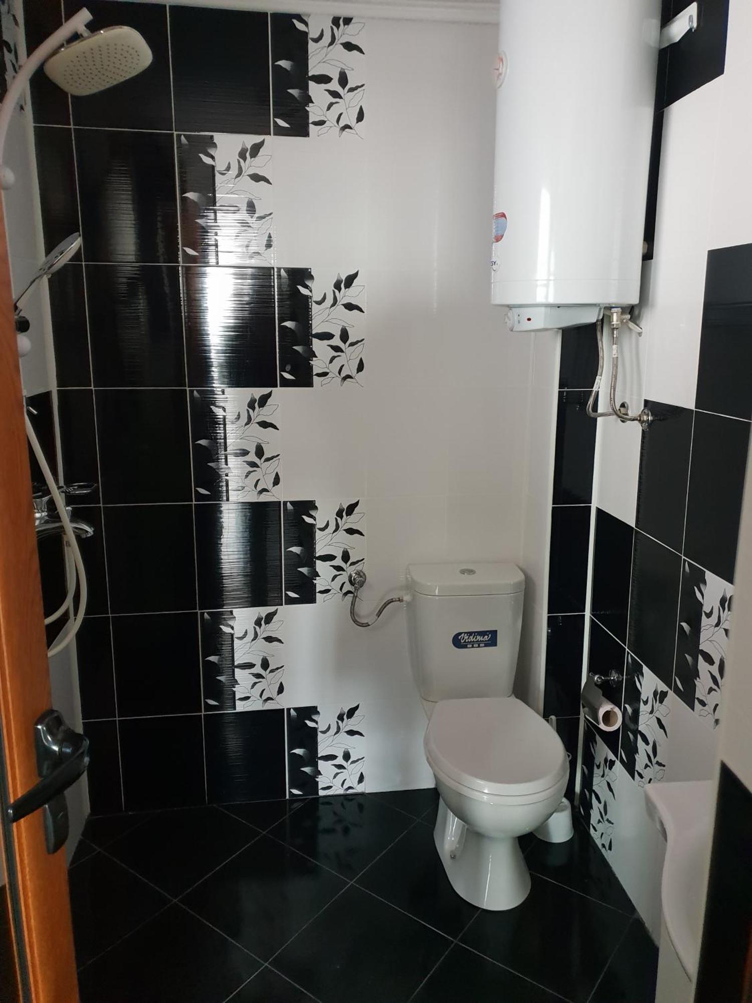 Black And White Apartment Karlovo Exterior foto