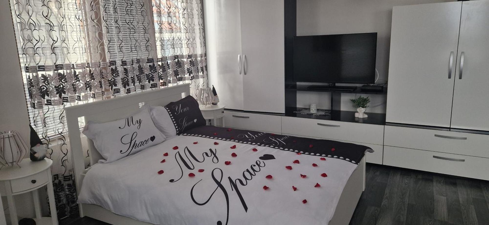 Black And White Apartment Karlovo Exterior foto