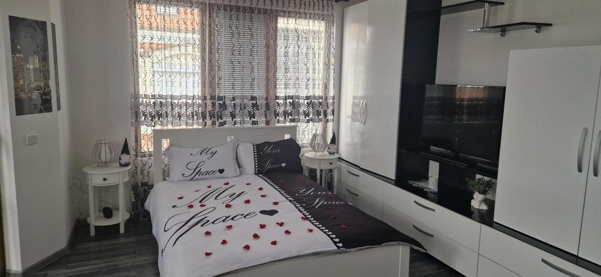 Black And White Apartment Karlovo Exterior foto