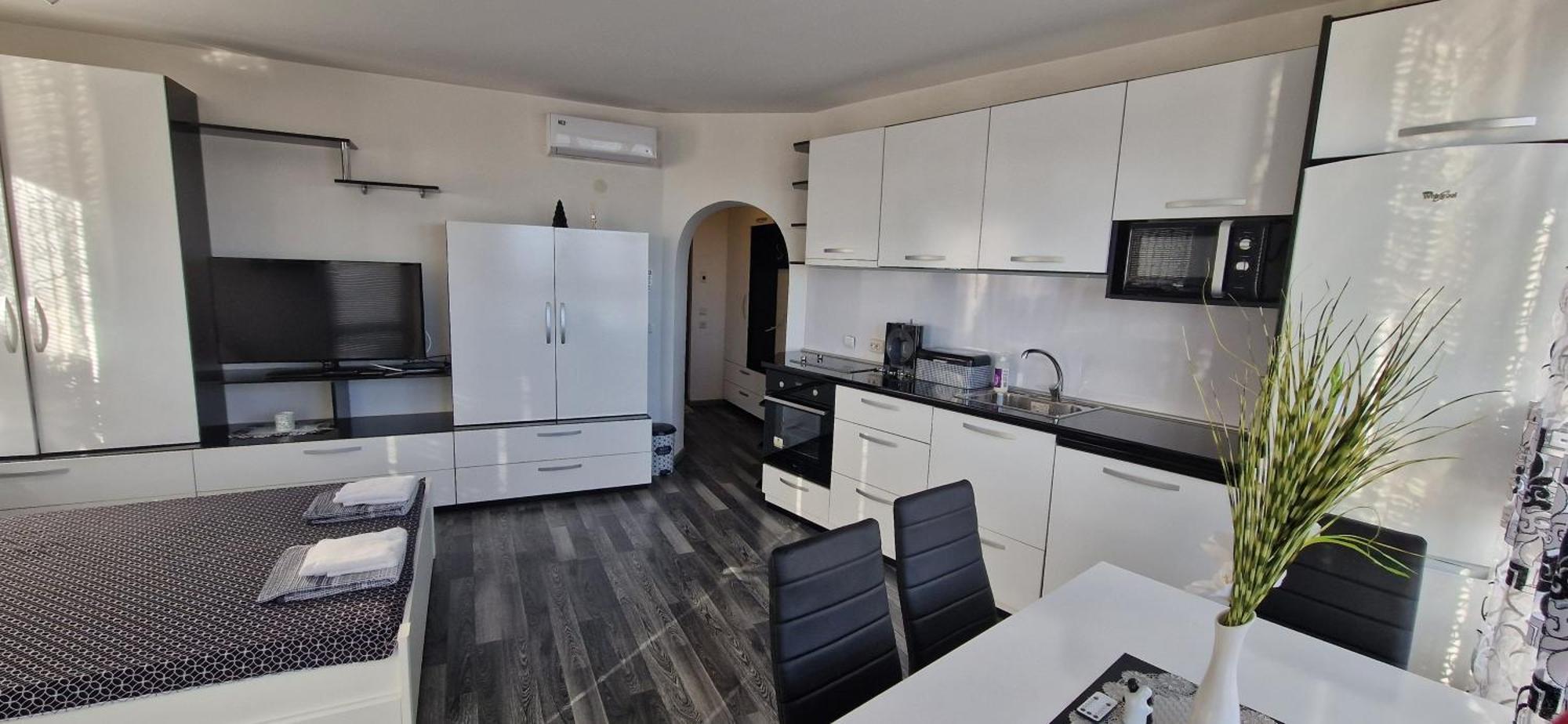 Black And White Apartment Karlovo Exterior foto