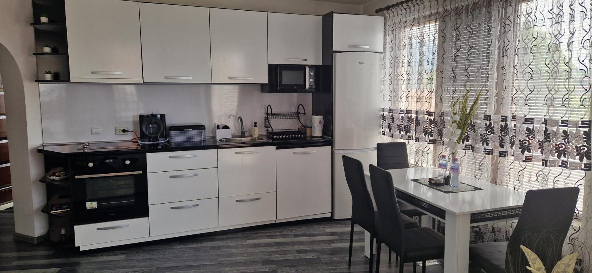 Black And White Apartment Karlovo Exterior foto